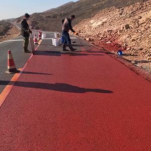 四川一是彩钢瓦喷漆翻新，地面喷涂